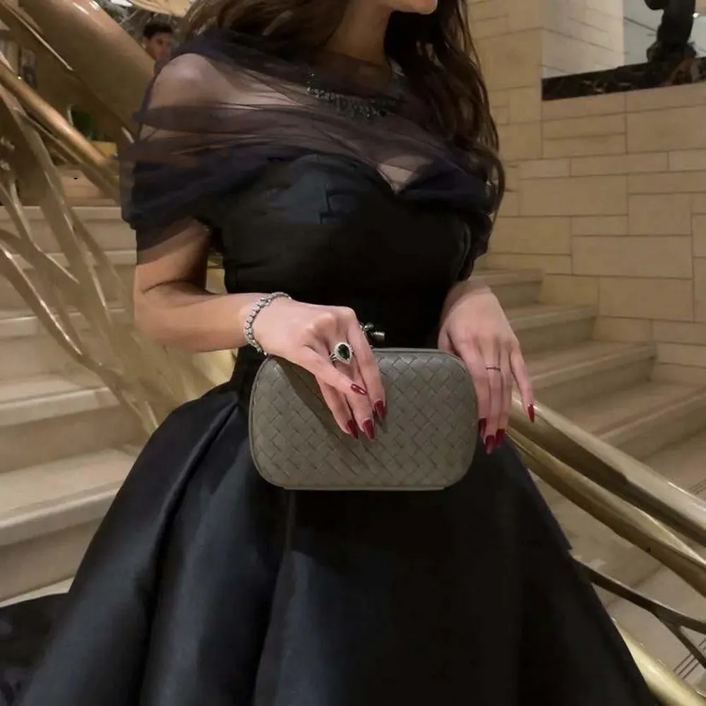Vintage Black High Low Prom Dresses Ball Gown Long Satin Simple Evening Gowns Off Shoulder Elegant Women Special Occasion Dress fg6496