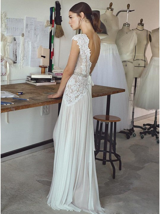 Vestidos de novia bohemios de playa con espalda descubierta y encaje