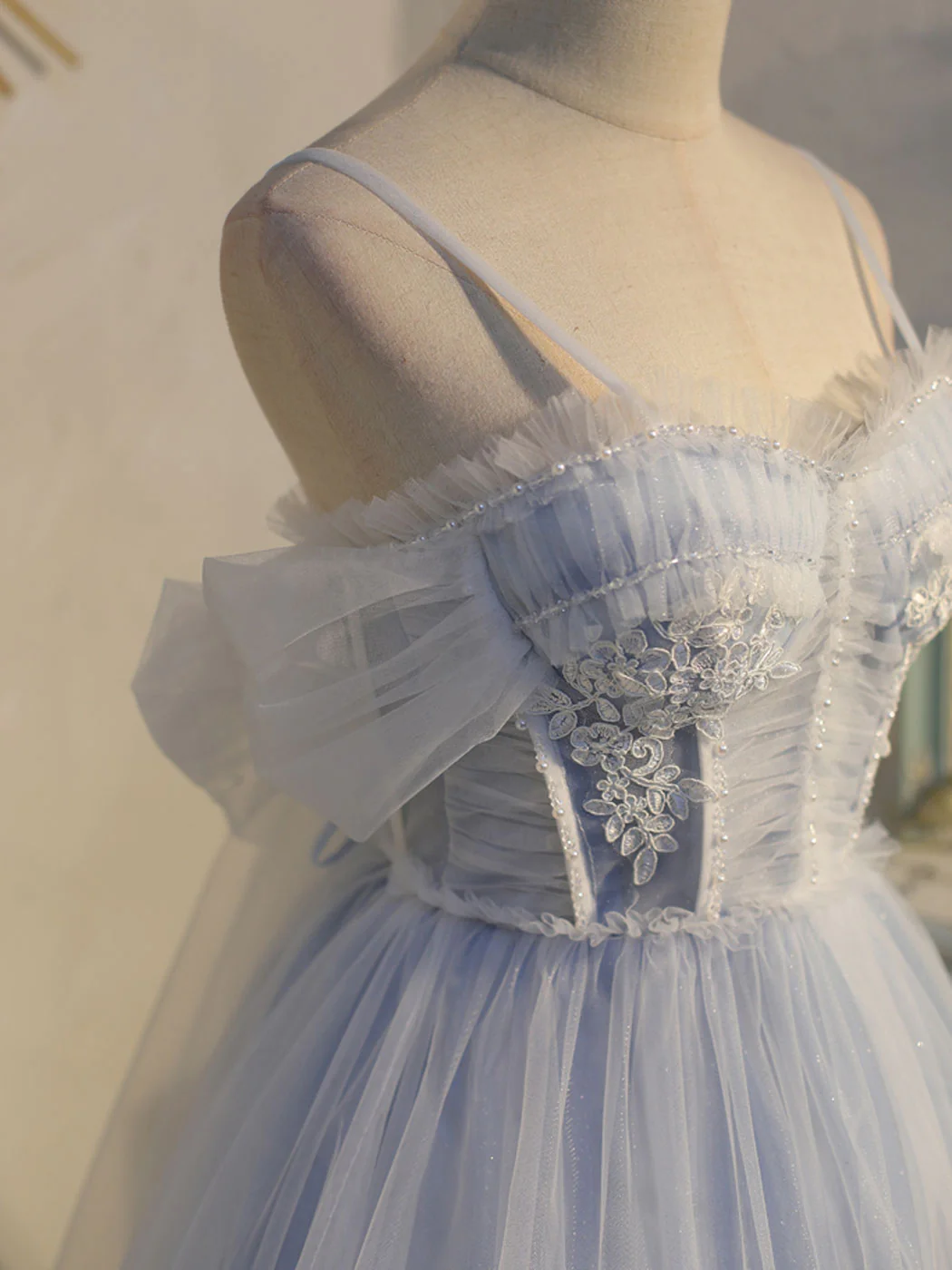 Vestido de fiesta vintage de tul con escote en forma de A y tirantes finos, color azul claro, con apliques de corazón, TP4070