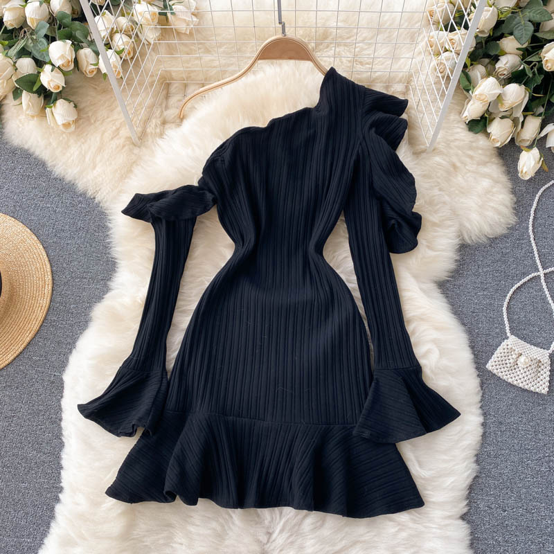 Black One-Shoulder Long-Sleeved Dress Fashion Dress 10871