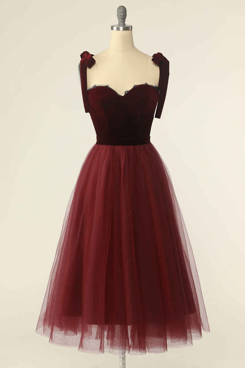 Vestido de fiesta corto de corte A con escote en forma de corazón y tirantes anudados en color rojo vino