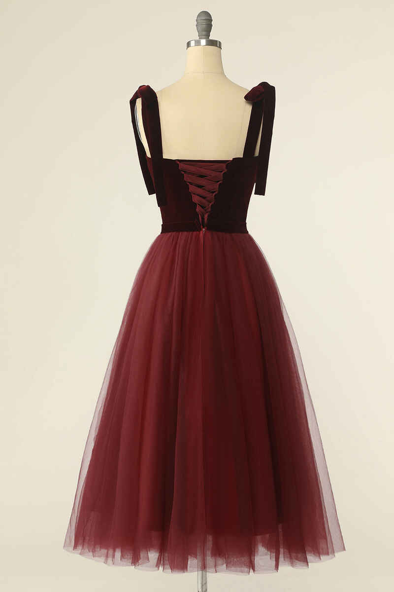 Vestido de fiesta corto de corte A con escote en forma de corazón y tirantes anudados en color rojo vino