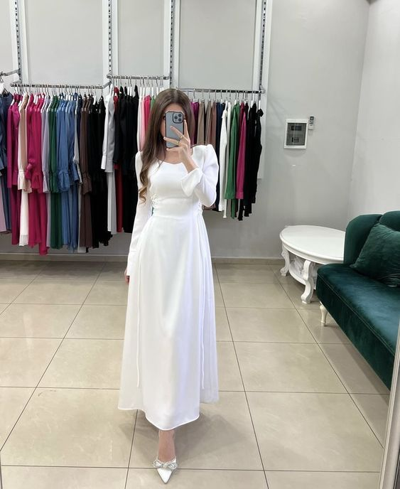 Vestido de fiesta sencillo blanco de corte A con mangas largas y largo hasta los tobillos