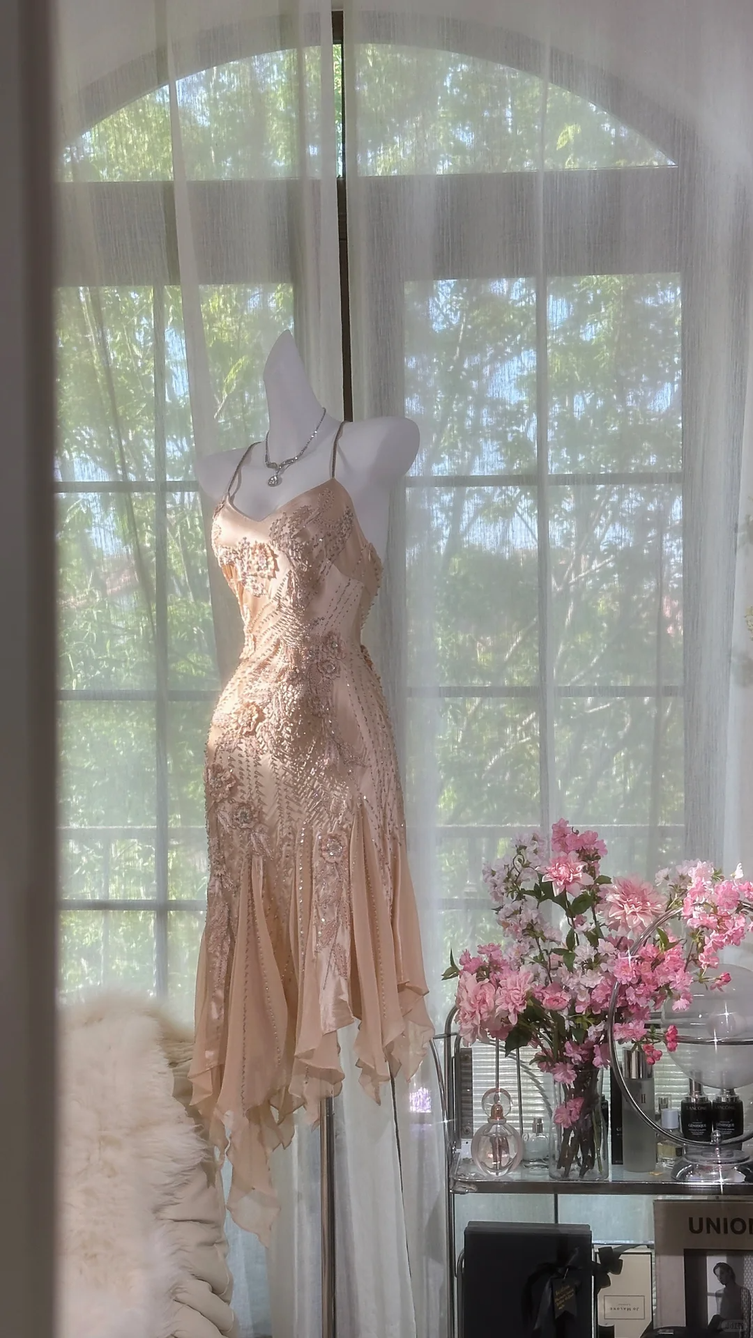 Vestido de noche romántico de gasa con tirantes finos y cuentas brillantes color champán vintage TP3983