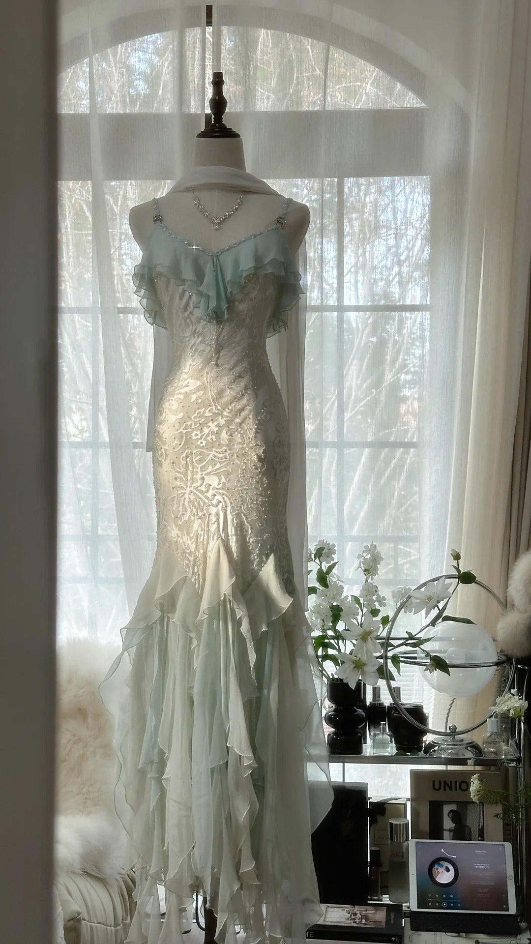 White Mint Green Romantic Fashion Elegant Delicate Beaded Lace Spaghetti Straps Long Tulle Chiffon Ruffle Ball Gown Evening Gown Party Dress gh4056