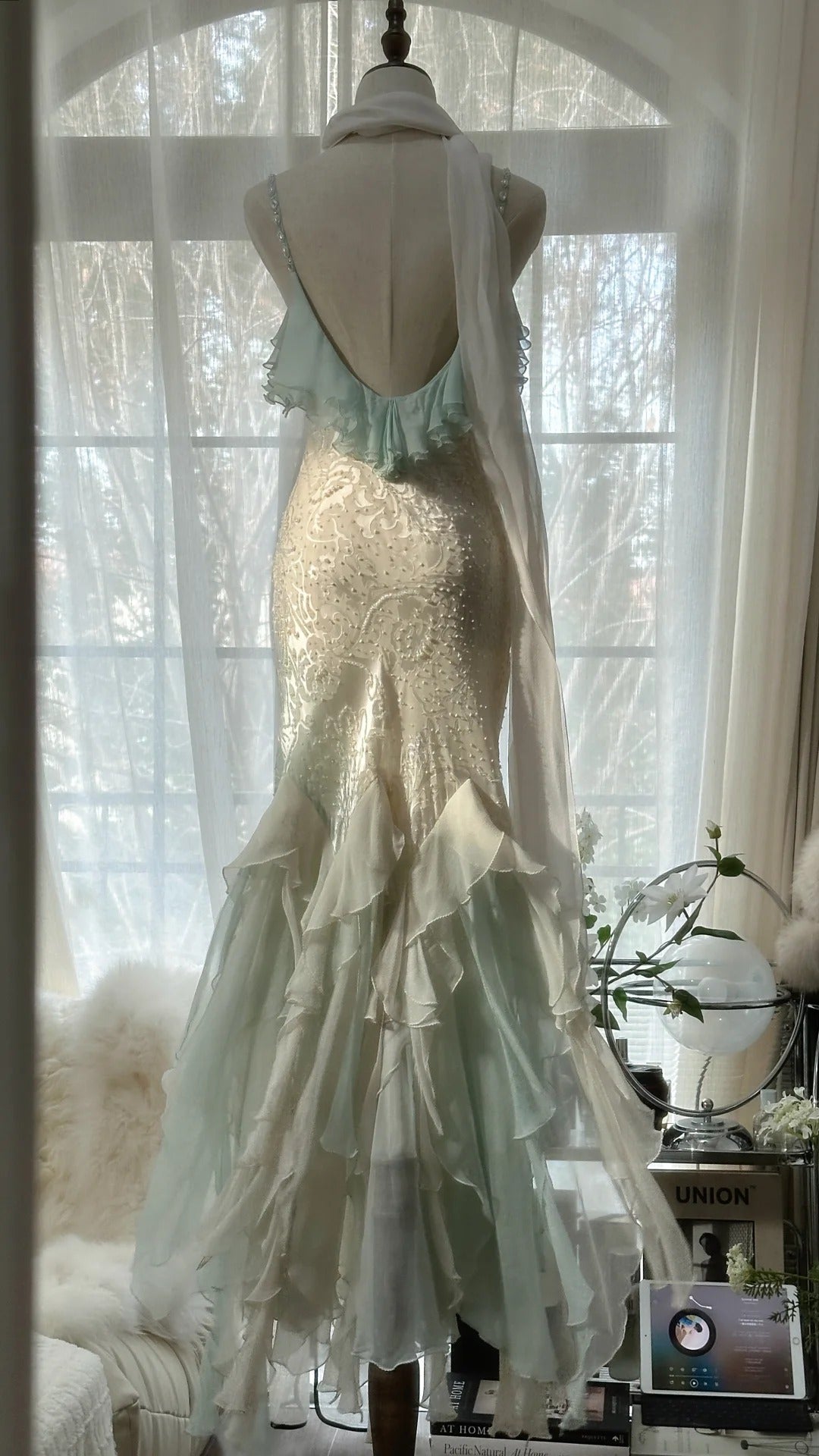 White Mint Green Romantic Fashion Elegant Delicate Beaded Lace Spaghetti Straps Long Tulle Chiffon Ruffle Ball Gown Evening Gown Party Dress gh4056