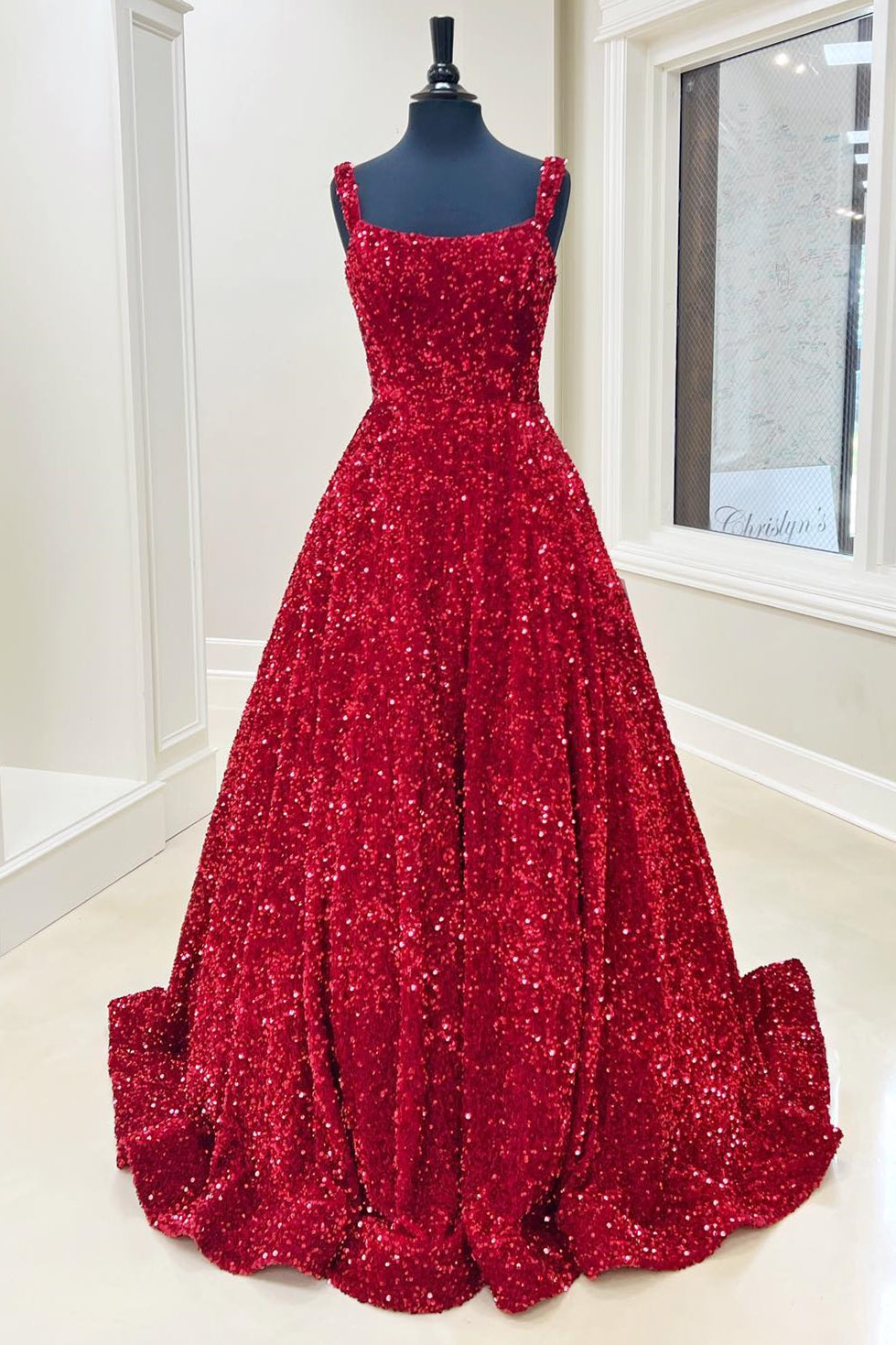 Vestido de fiesta largo de corte A con escote cuadrado y espalda descubierta con lentejuelas rojas