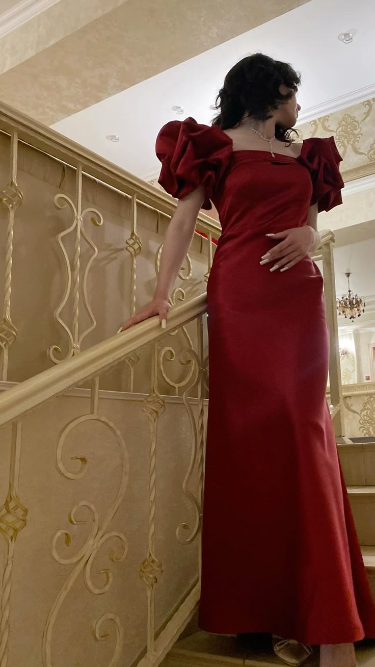 Vestido de fiesta burdeos con hombros descubiertos, largo de satén, para noche