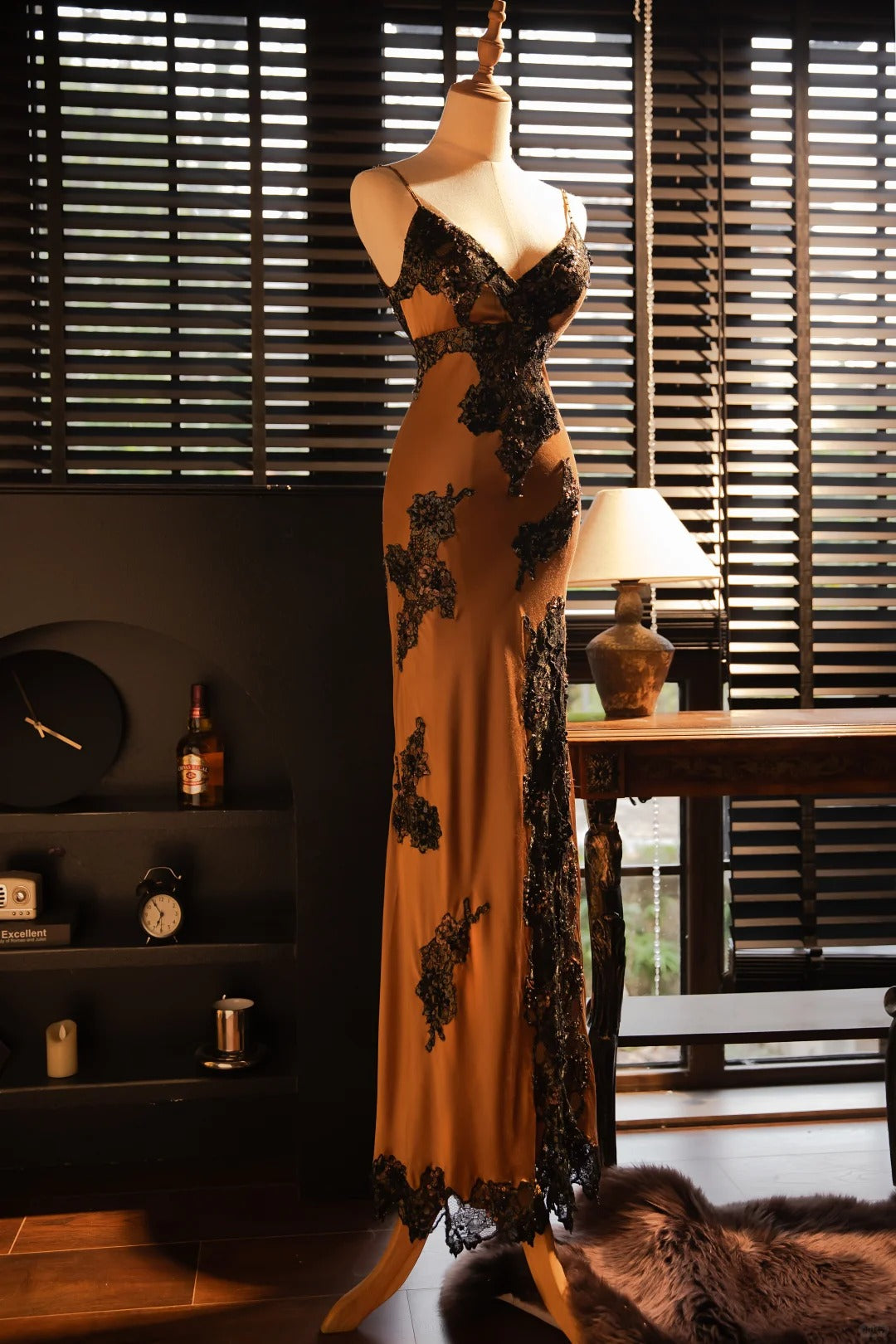 Sexy V Neck Lace Vintage Evening Dresses, Sleeveless Long Party Gowns cg25505