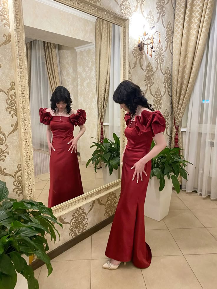 Vestido de fiesta burdeos con hombros descubiertos, largo de satén, para noche