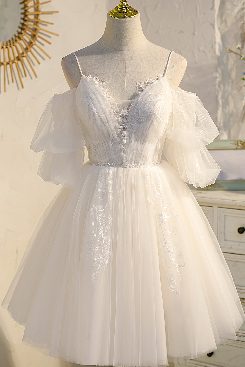 Vestidos de fiesta de princesa con tirantes finos, escote en V, encaje y tul color marfil