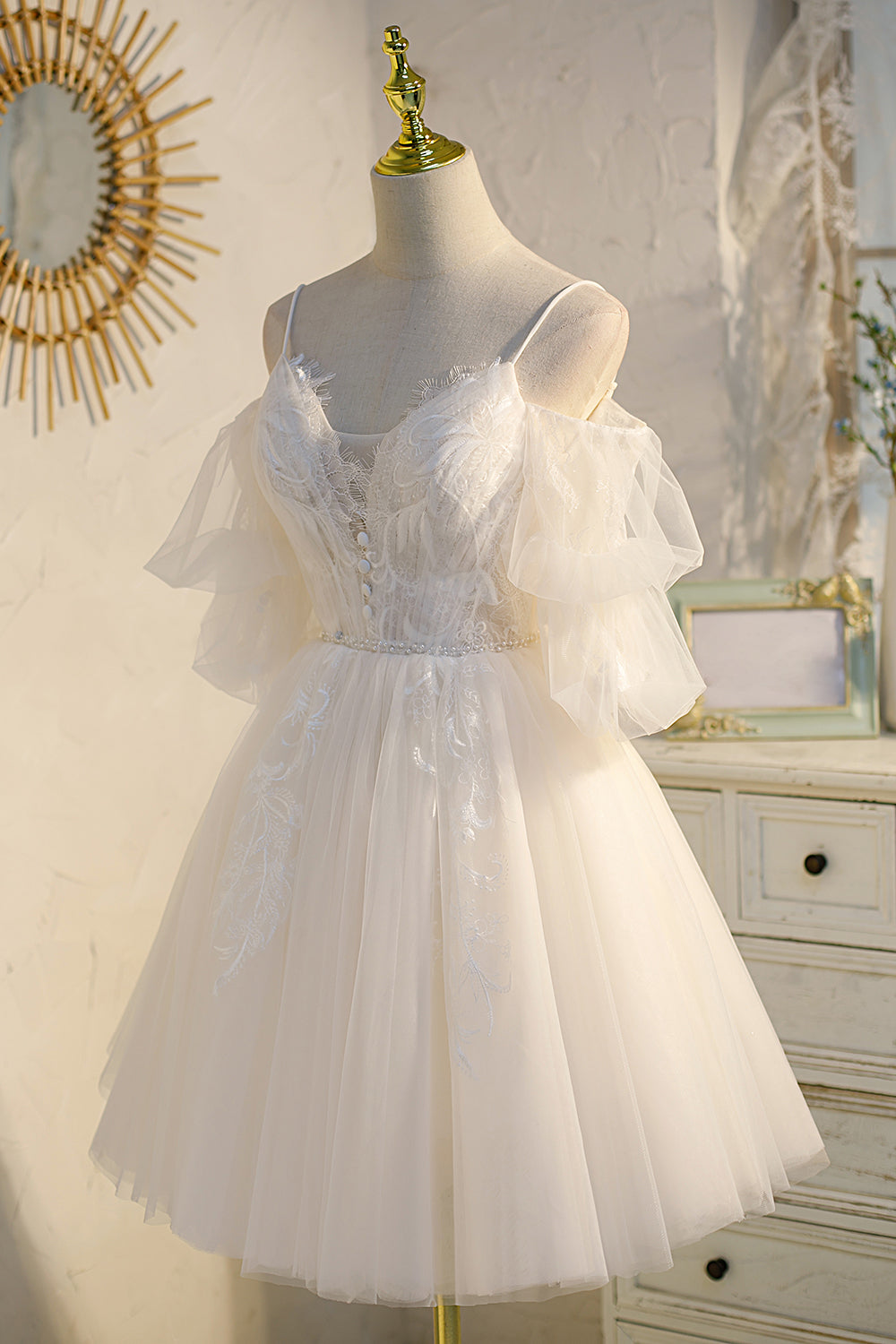 Vestidos de fiesta de princesa con tirantes finos, escote en V, encaje y tul color marfil