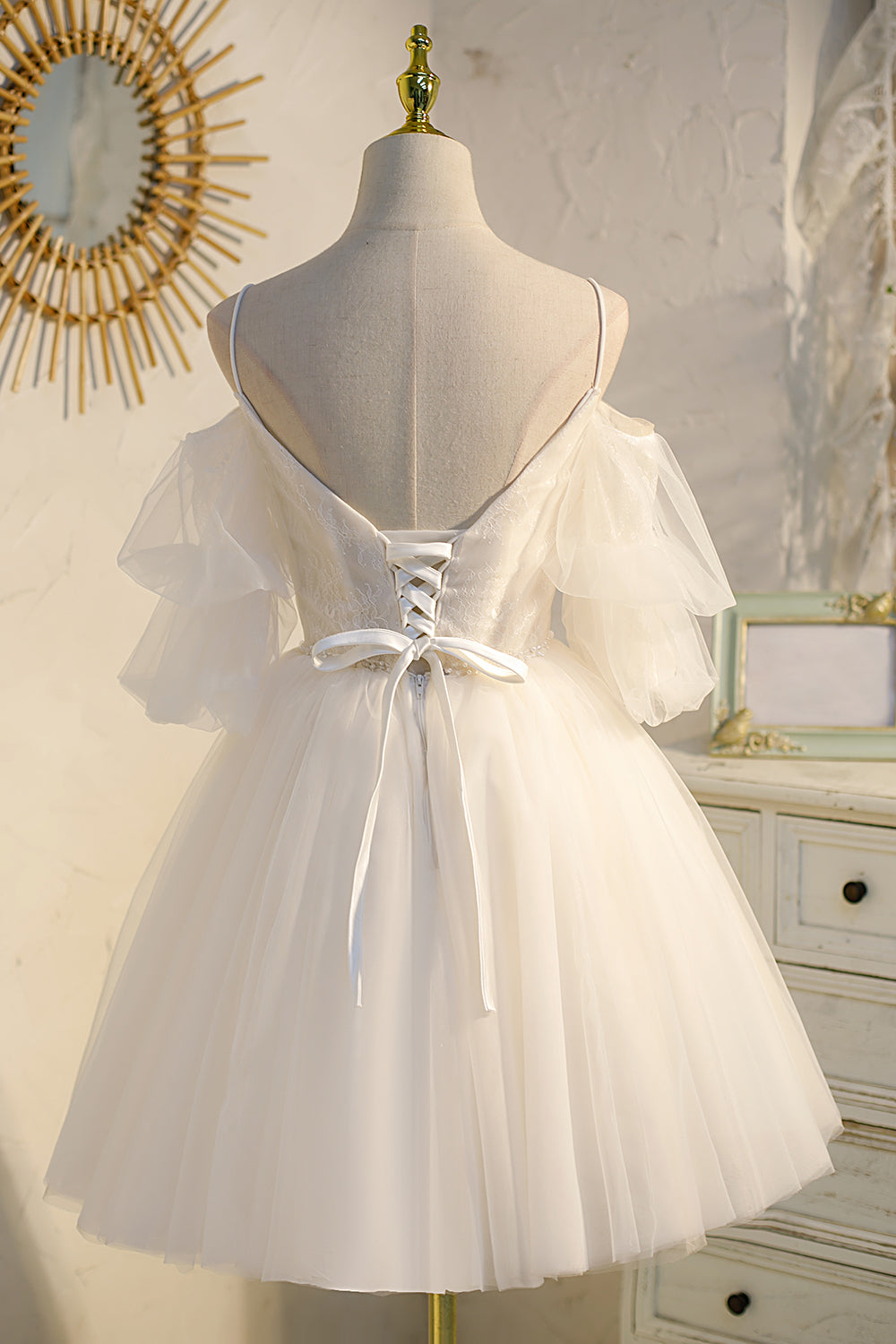 Vestidos de fiesta de princesa con tirantes finos, escote en V, encaje y tul color marfil