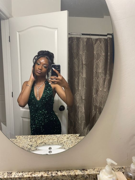 Vestidos de fiesta modernos de sirena verde con escote en V y lentejuelas