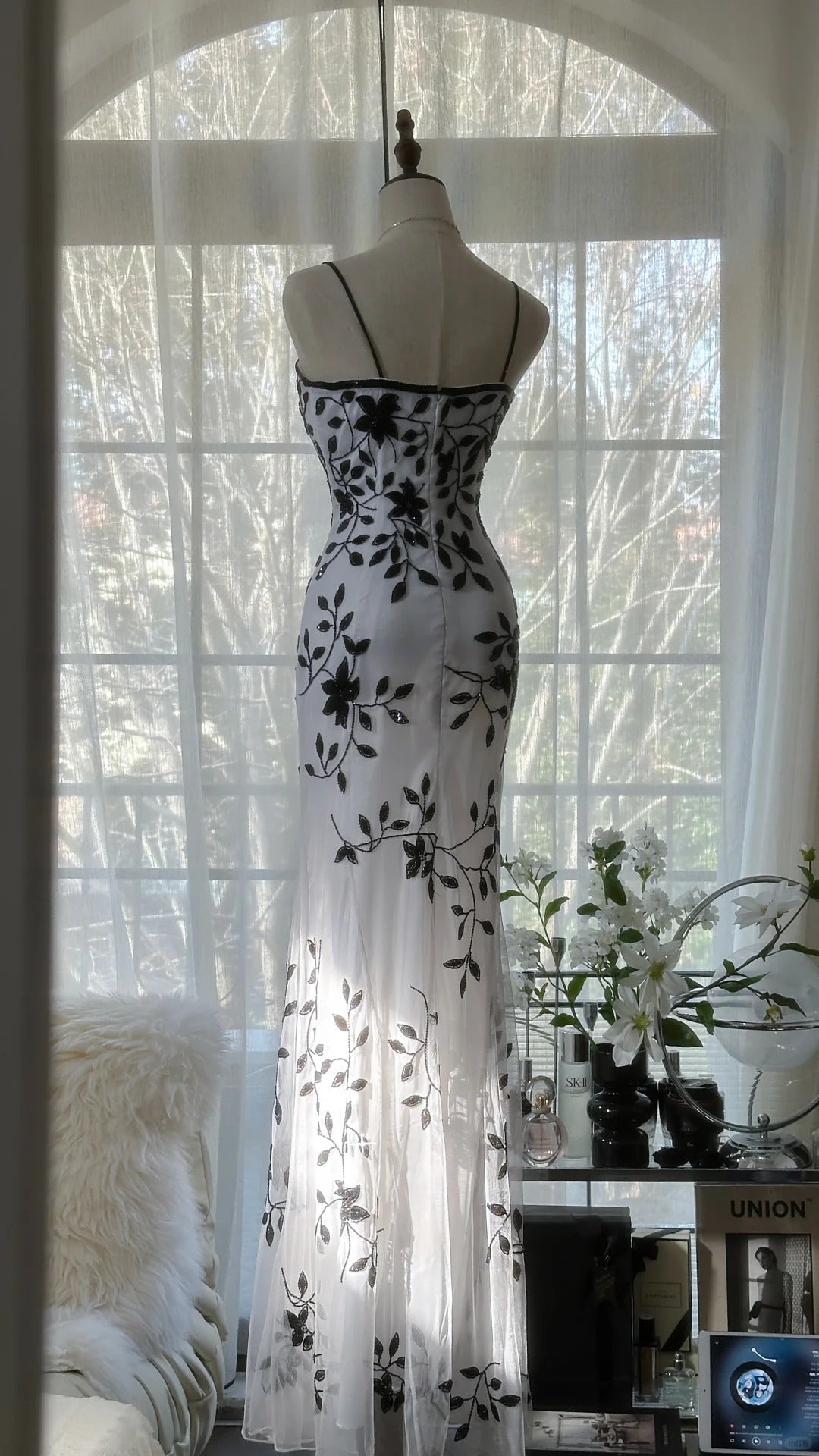 White Elegant Romantic Exquisite Black flowers Long Chiffon Ball Gown Evening Dress Birthday/Wedding Guest/Vacation Party Dress Prom Dress gh4020