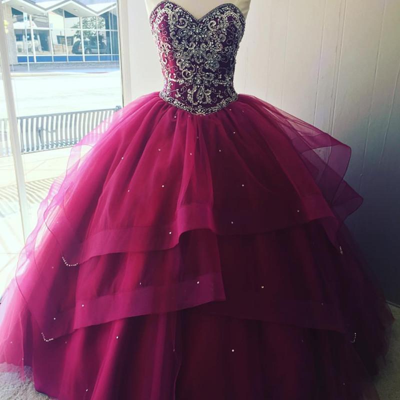 Vestidos de quinceañera de lujo con corpiño de cuentas de cristal, corsé y organza en capas