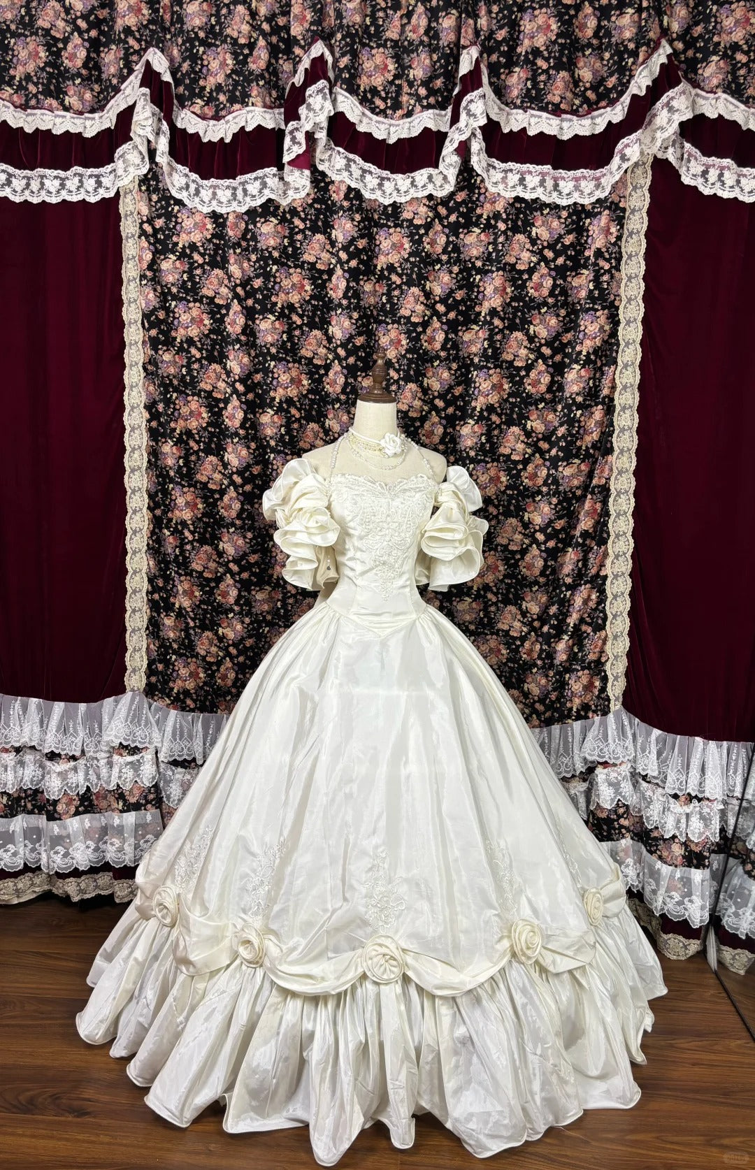 Vestidos de quinceañera de satén estilo retro beige con hombros descubiertos, corte A, para baile de noche TP3789