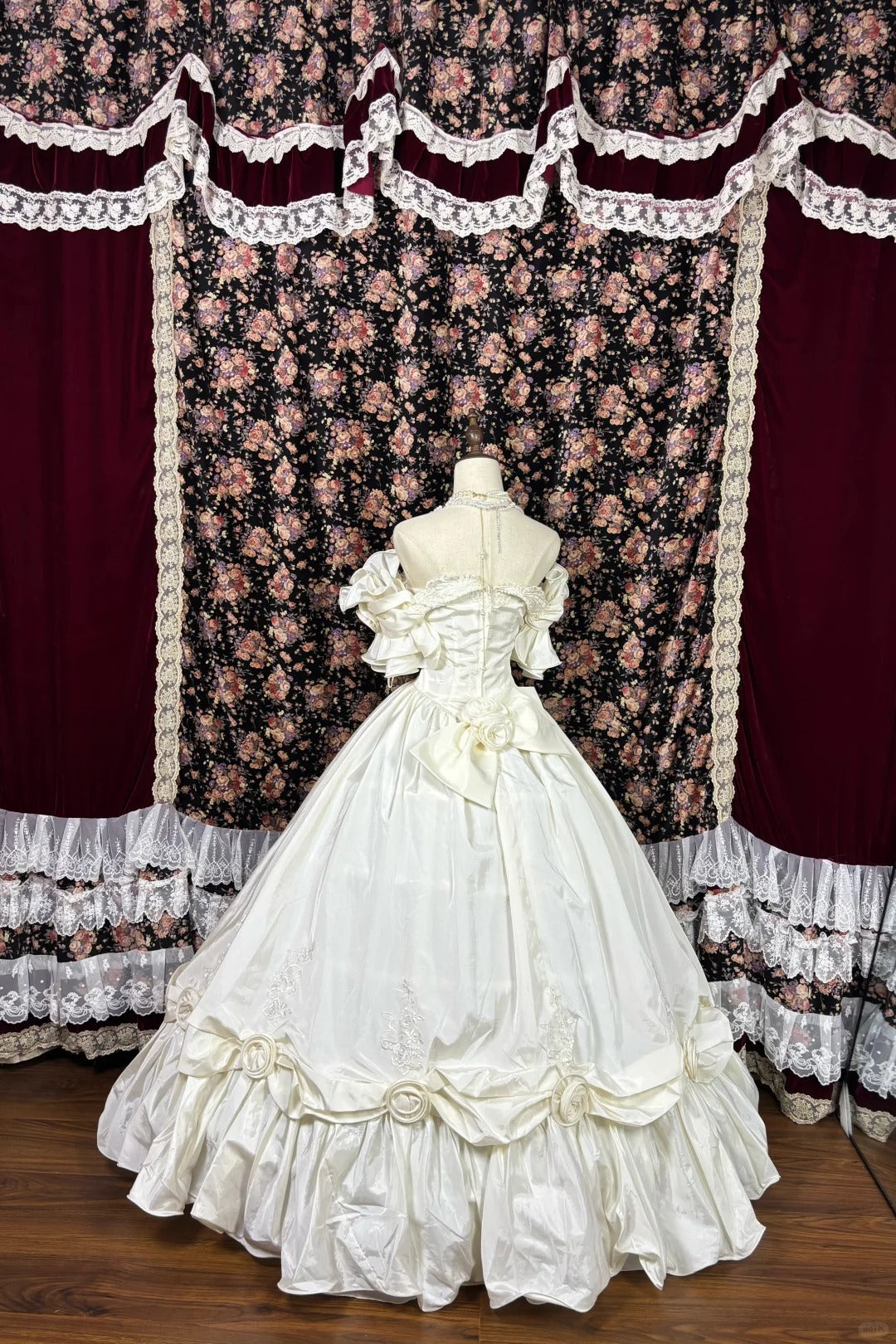Vestidos de quinceañera de satén estilo retro beige con hombros descubiertos, corte A, para baile de noche TP3789