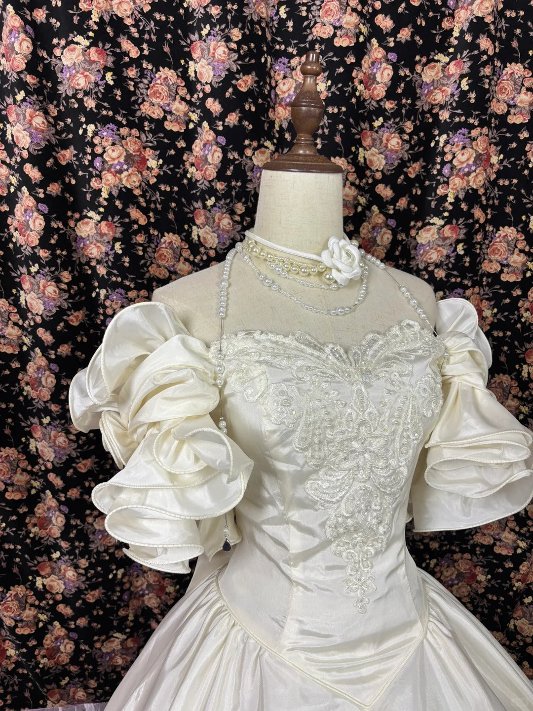 Vestidos de quinceañera de satén estilo retro beige con hombros descubiertos, corte A, para baile de noche TP3789