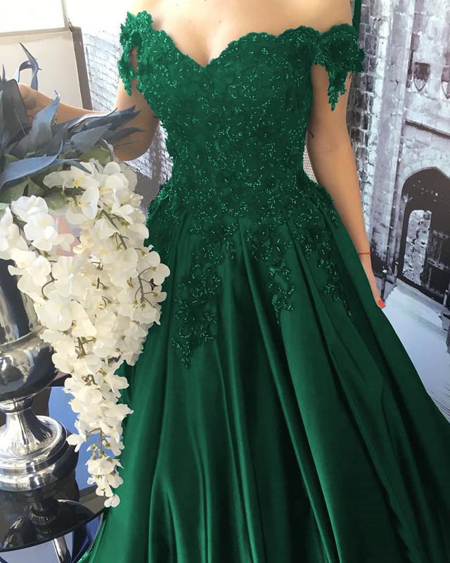 Vestidos de fiesta de satén con hombros descubiertos y flores 3D con cuentas