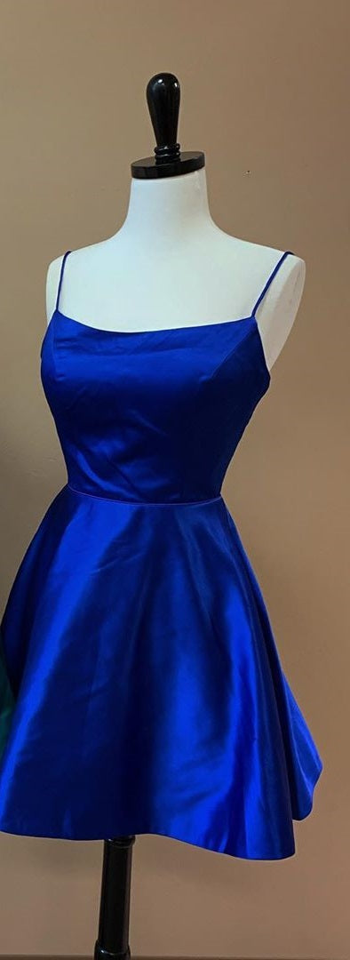 Vestido corto azul claro sencillo para fiesta de graduación, cóctel o regreso a casa.