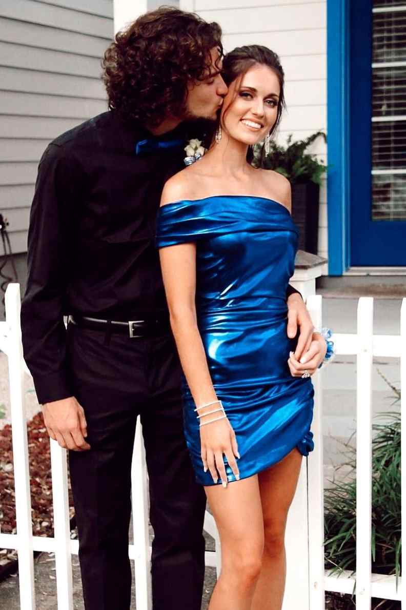Vestido de fiesta corto azul marino ajustado con un hombro al descubierto Vestidos de cóctel