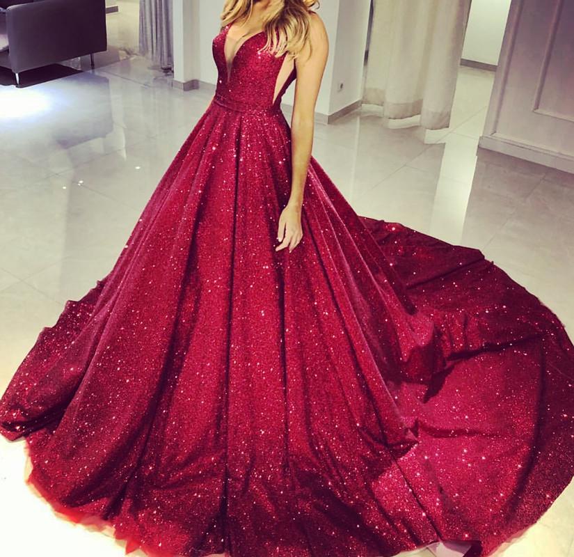 Vestidos de fiesta con escote en V pronunciado y lentejuelas