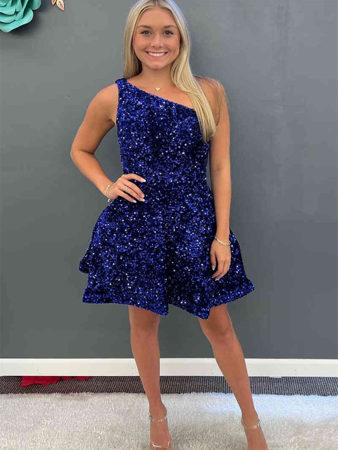 Vestido de fiesta azul rey corto de corte A con un solo hombro y graduación