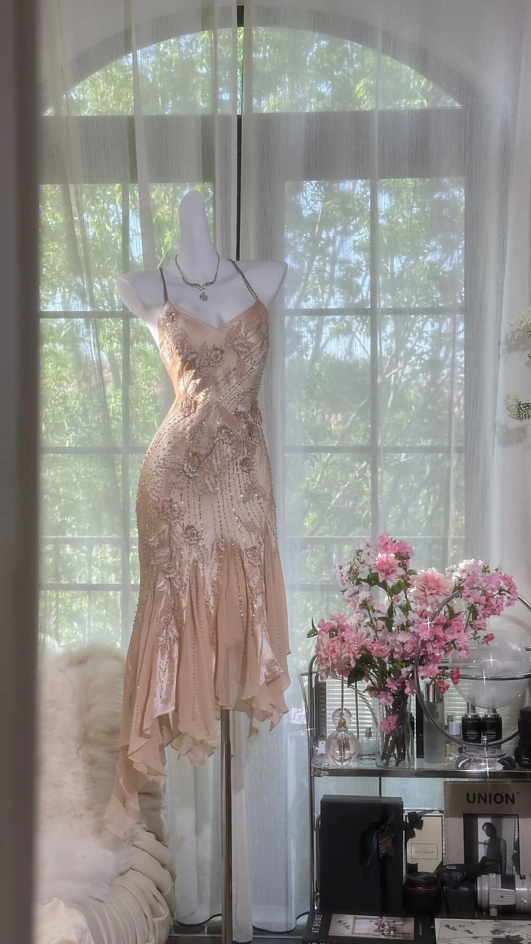 Vestido de noche romántico de gasa con tirantes finos y cuentas brillantes color champán vintage TP3983