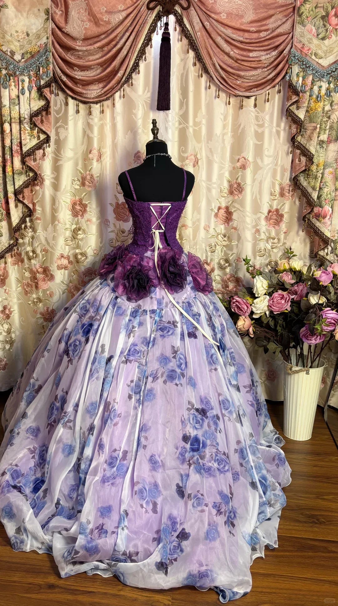 Hermoso vestido de noche de quinceañera con tirantes finos de gasa y flores lilas, corte A, TP4284