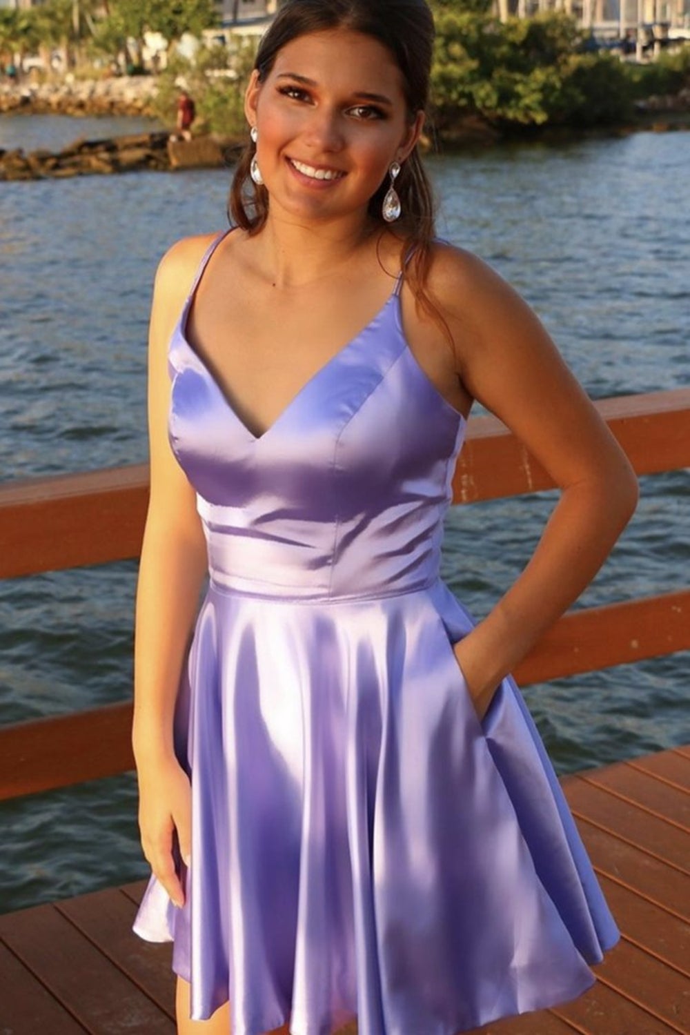 Vestido de fiesta morado corto con escote en V y espalda abierta, vestido de noche formal de graduación morado corto con escote en V