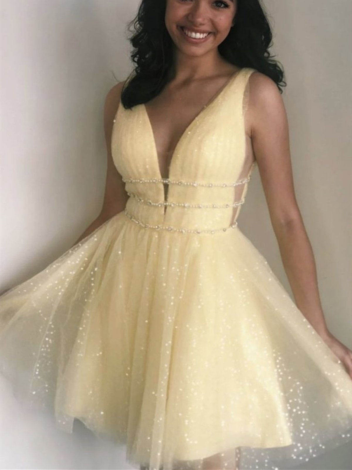 Vestidos de fiesta cortos amarillos con escote en V y corte A, vestidos cortos amarillos para graduación y regreso a casa