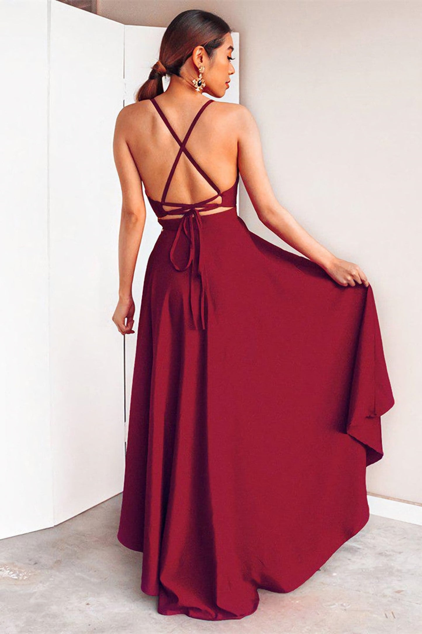 Vestido de fiesta burdeos con escote en V, corte A, espalda descubierta y corte en A, vestido de noche de satén