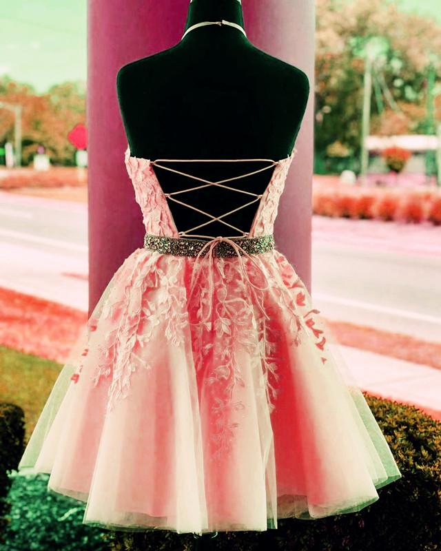Vestidos de fiesta de tul con cuello halter y bordado de encaje con espalda cruzada