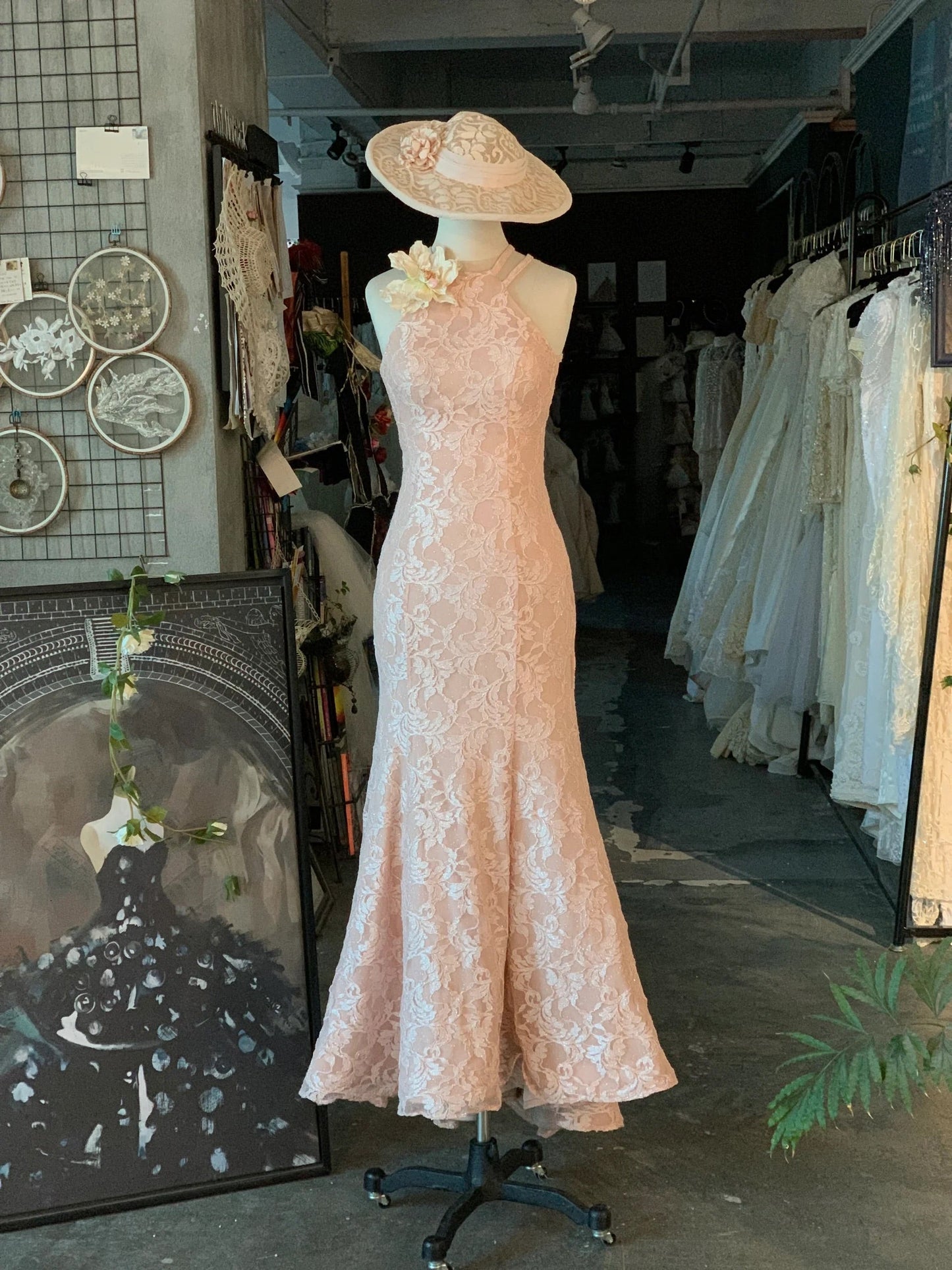 Vestido de novia clásico vintage de encaje con corte sirena hasta el suelo