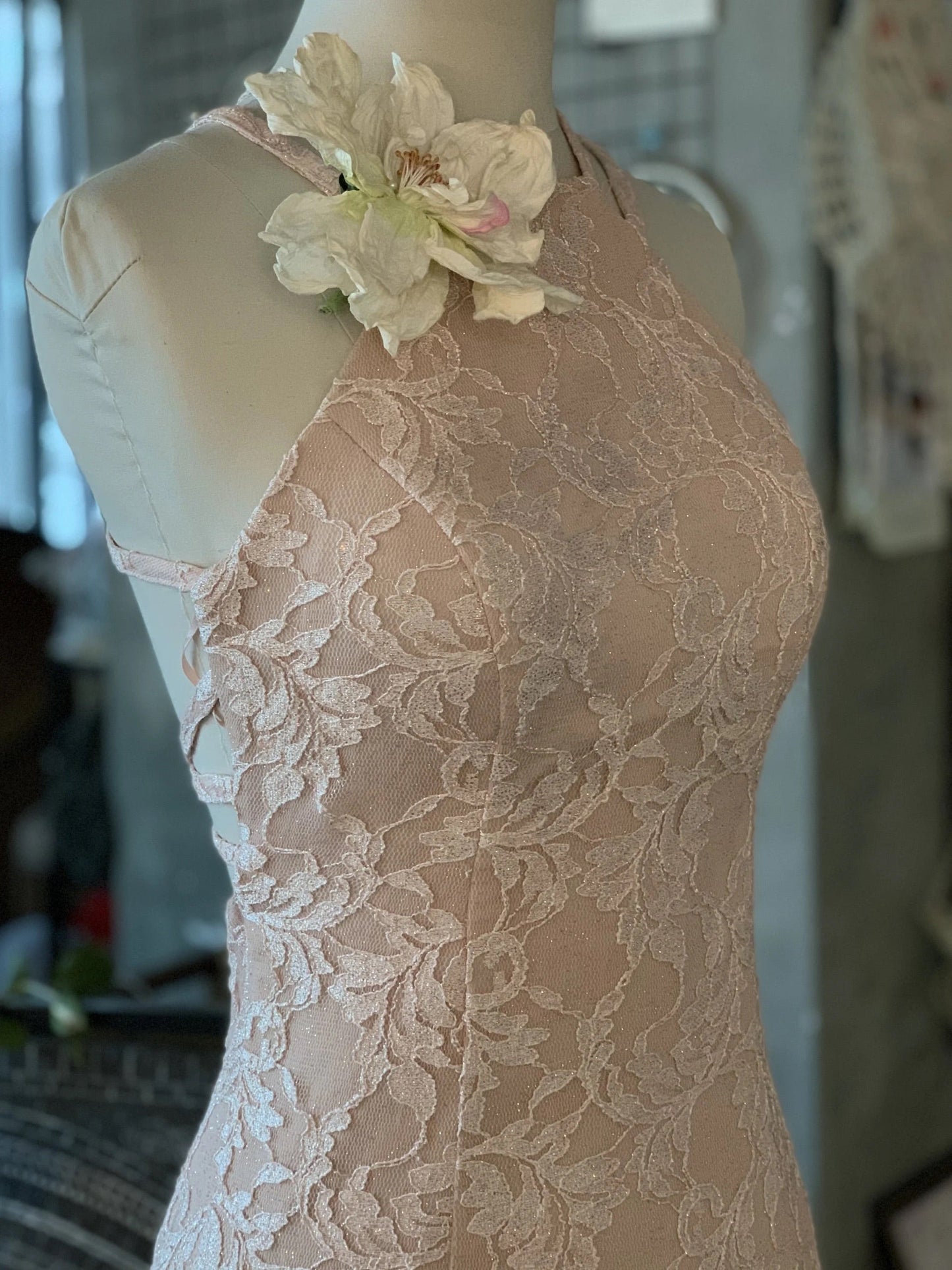 Vestido de novia clásico vintage de encaje con corte sirena hasta el suelo