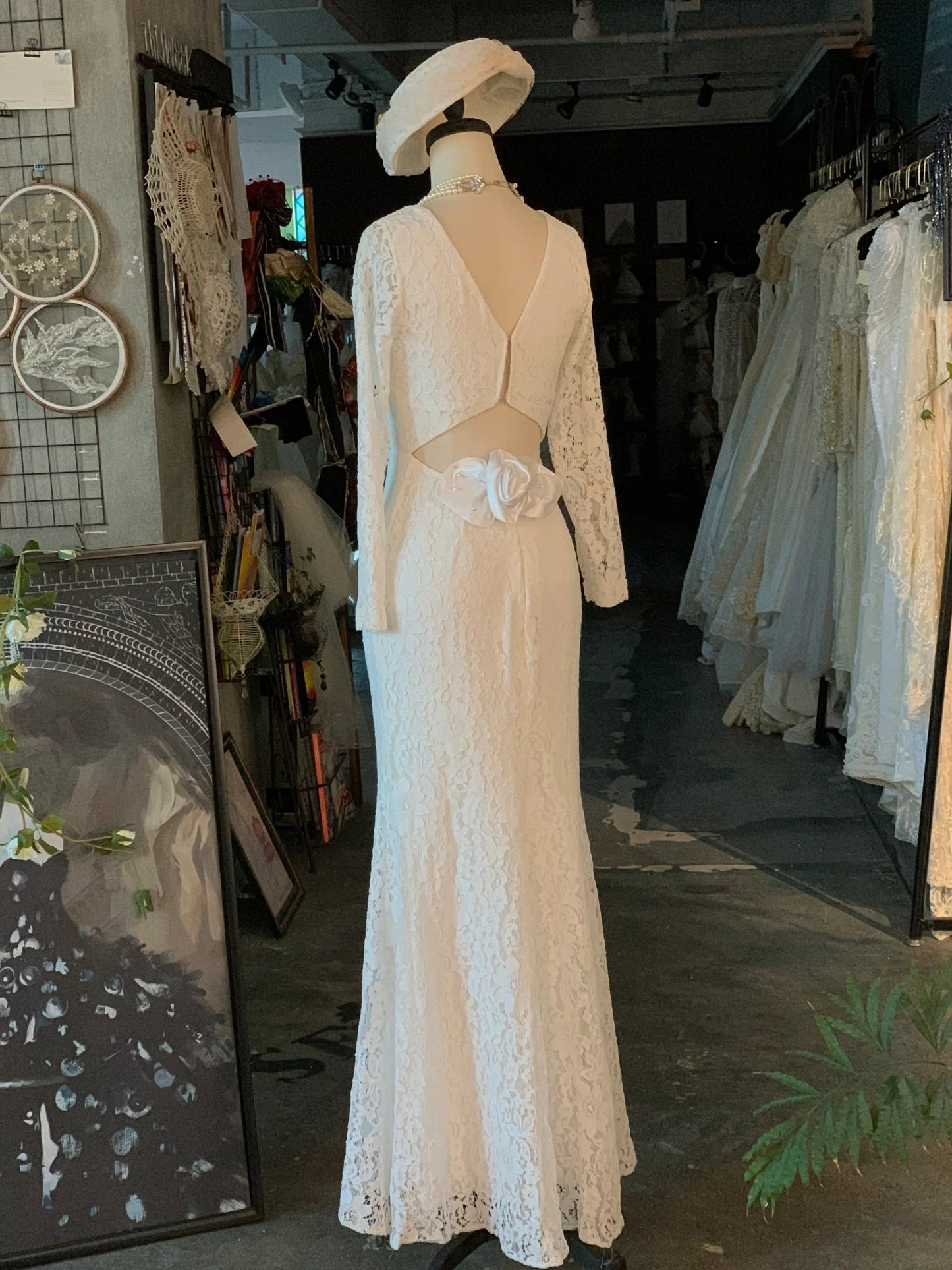 Vestido de novia clásico vintage de encaje con corte sirena hasta el suelo