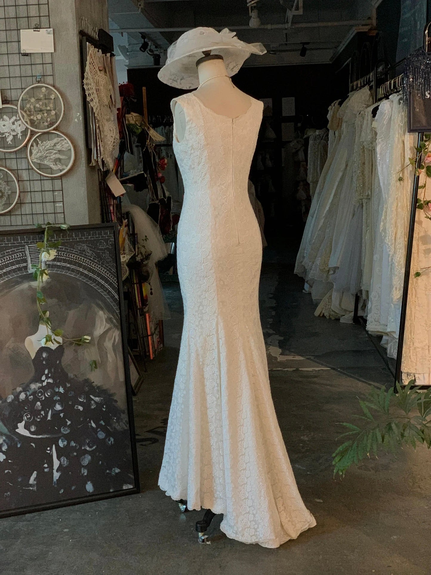 Vestido de novia clásico vintage de encaje con corte sirena hasta el suelo