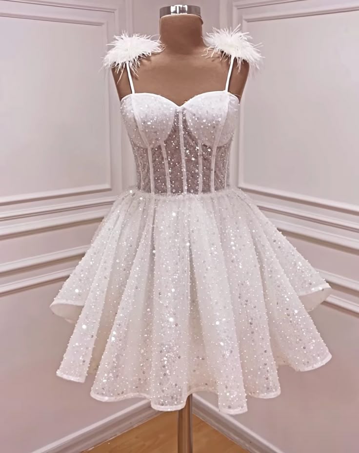 Vestidos cortos elegantes de Hoco, vestido de fiesta con tirantes finos, minivestidos blancos formales para el regreso a casa de octavo grado, trajes de verano para la escuela secundaria DH09