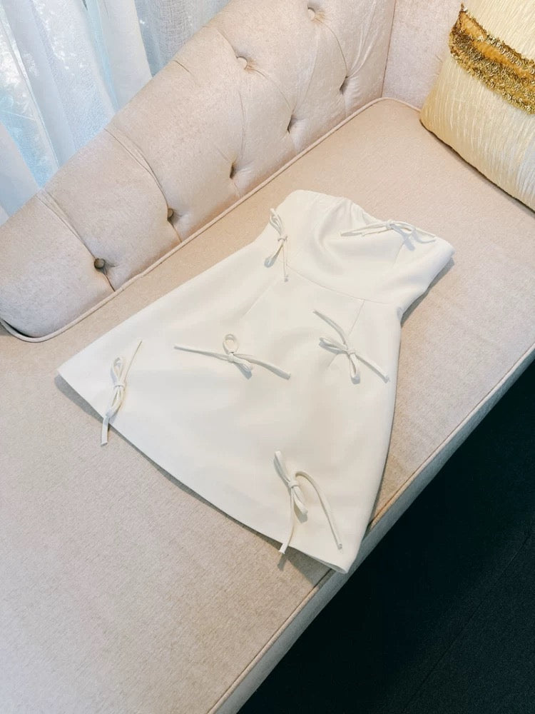 Lindos vestidos de fiesta de satén blanco sin tirantes, corte A, para octavo grado, de verano, para escuela secundaria, DH100