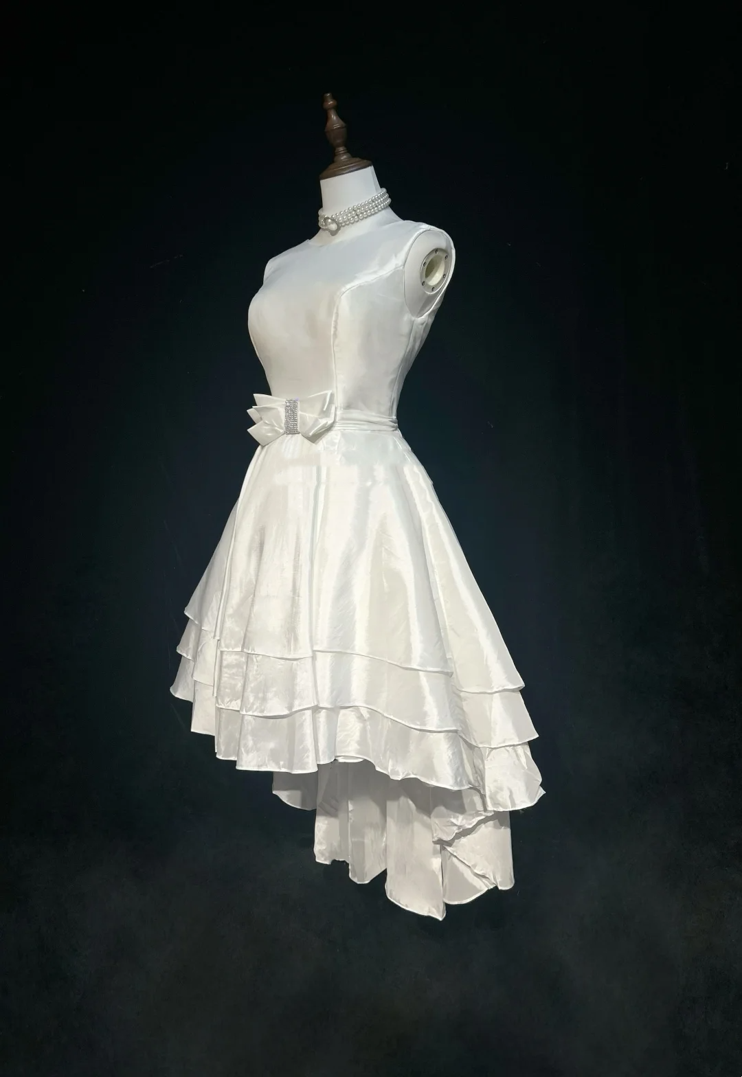 Vestido de novia vintage de los años 60, escote alto bajo, sin mangas, plisado, lazo, cuentas, blanco, corto, elegante, DH1014