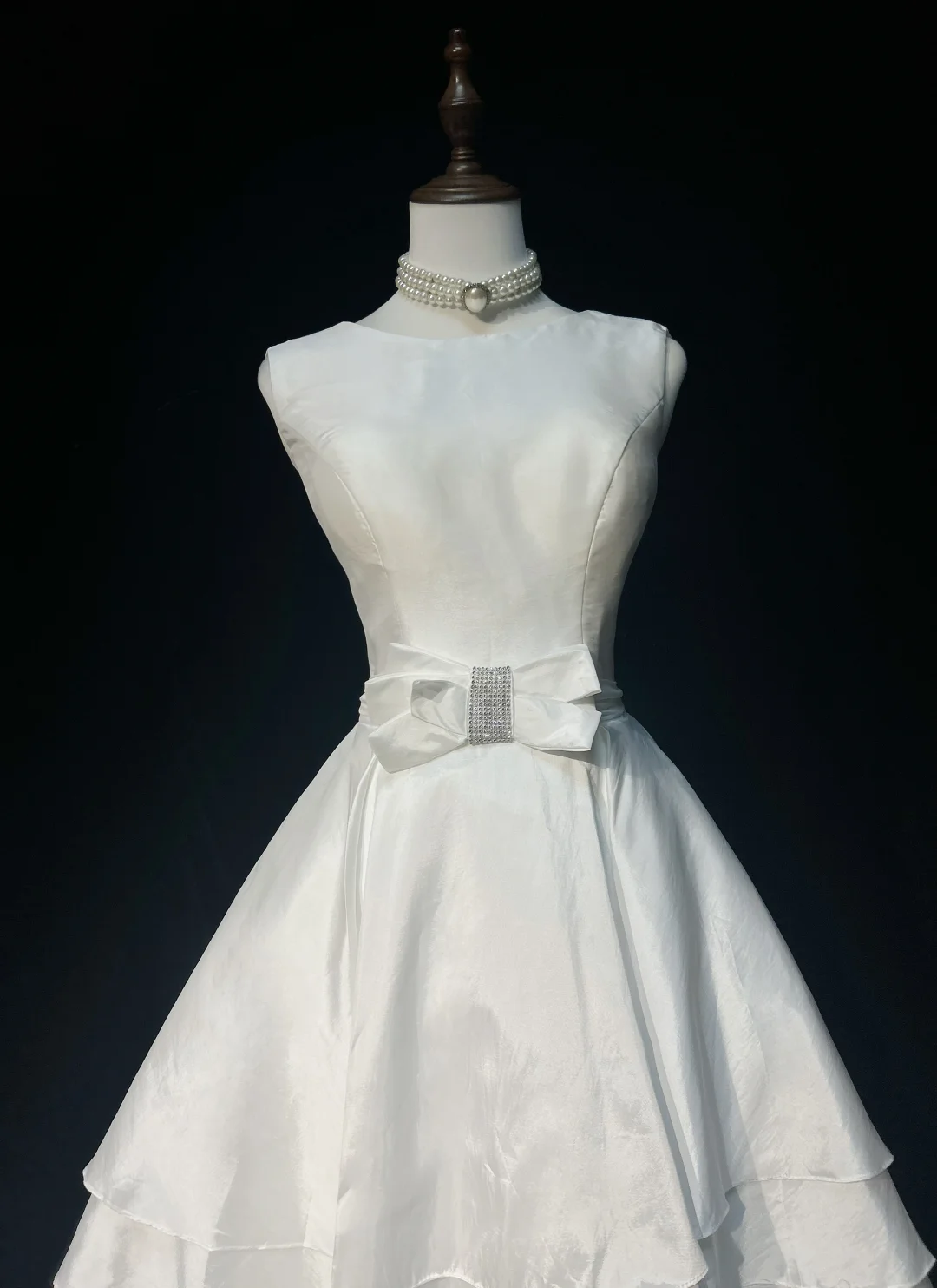 Vestido de novia vintage de los años 60, escote alto bajo, sin mangas, plisado, lazo, cuentas, blanco, corto, elegante, DH1014
