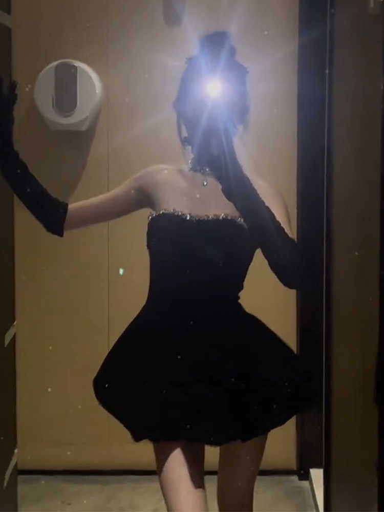 Hermoso vestido de fiesta corto de terciopelo negro con escote corazón para octavo grado, vestido de fiesta de verano para escuela secundaria, atuendos de cumpleaños DH1057