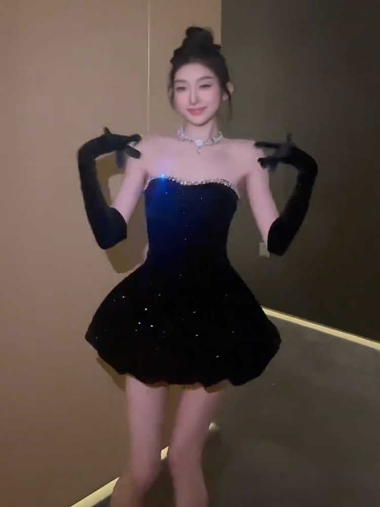 Hermoso vestido de fiesta corto de terciopelo negro con escote corazón para octavo grado, vestido de fiesta de verano para escuela secundaria, atuendos de cumpleaños DH1057