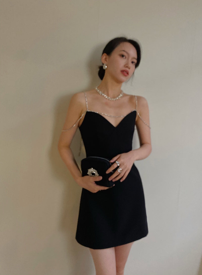 Vestido negro corto de satén con tirantes finos, sexy, para fiesta de 8.º grado, de verano, para escuela secundaria, para cumpleaños, DH1099