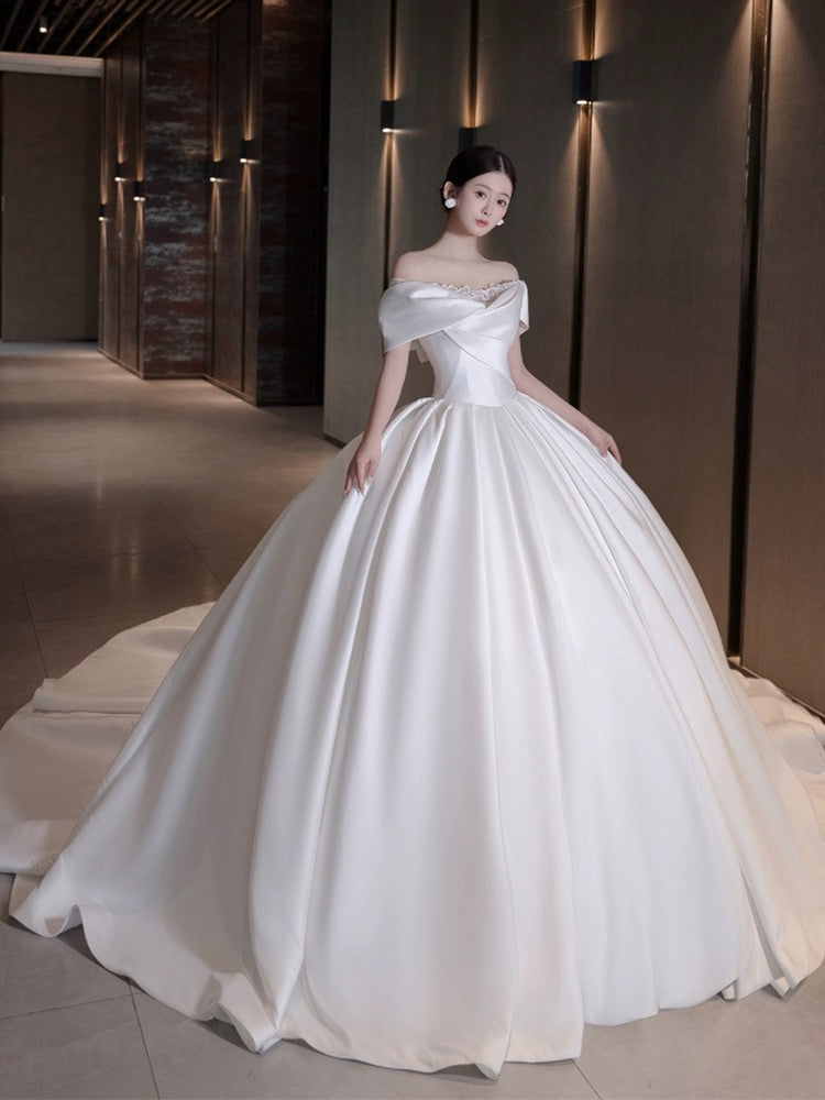 Hermoso vestido de novia blanco de satén largo con hombros descubiertos, DH109