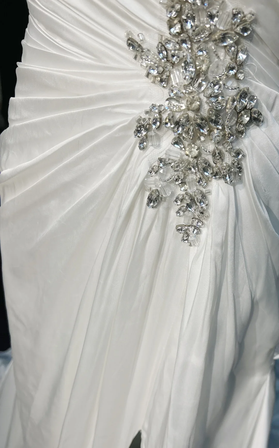 Vestido de novia vintage, corte A, escote corazón, sin mangas, cuentas plateadas, abertura larga, blanco, años 70, elegante, DH1110