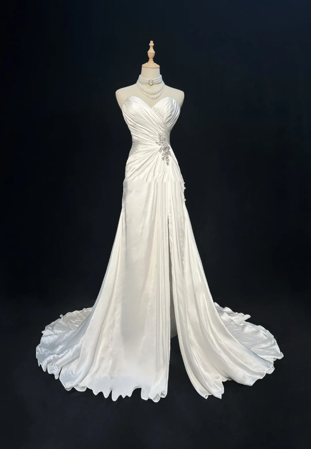 Vestido de novia vintage, corte A, escote corazón, sin mangas, cuentas plateadas, abertura larga, blanco, años 70, elegante, DH1110