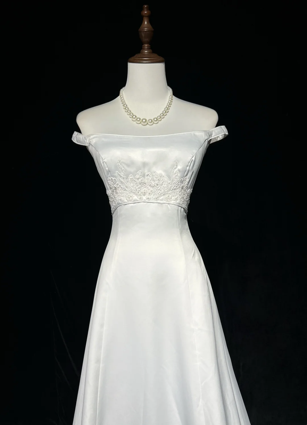 Vestido de novia vintage, corte A, hombros descubiertos, perlas, largo, blanco, años 70, elegante, DH1113