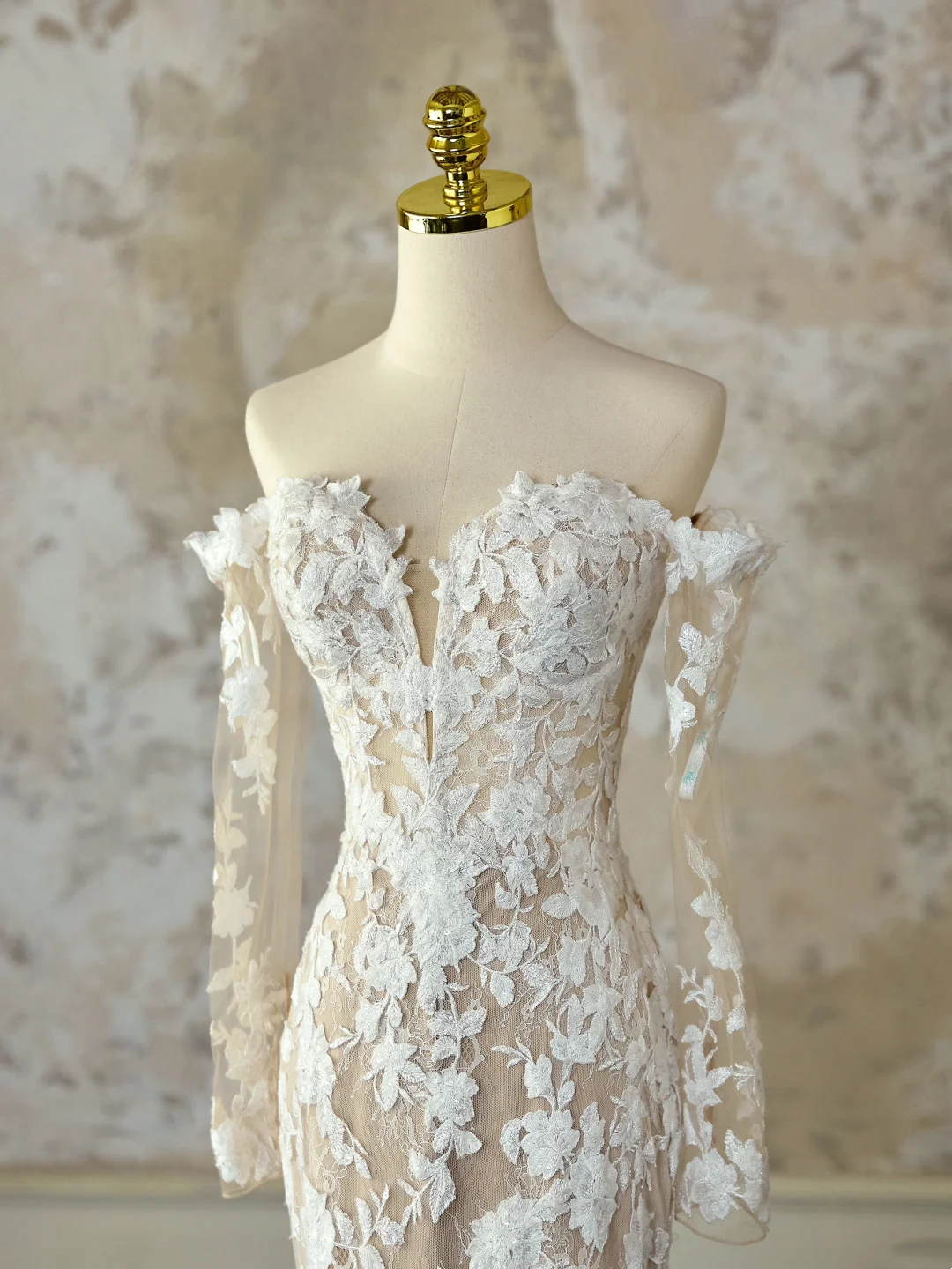 Vestido de novia modesto de corte sirena con hombros descubiertos, blanco, mangas largas, tul y encaje, elegante, DH1132